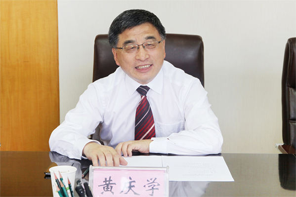 新葡的京官网举行荣聘金智新院士仪式 新葡的京官网举行荣聘金智新院士仪式