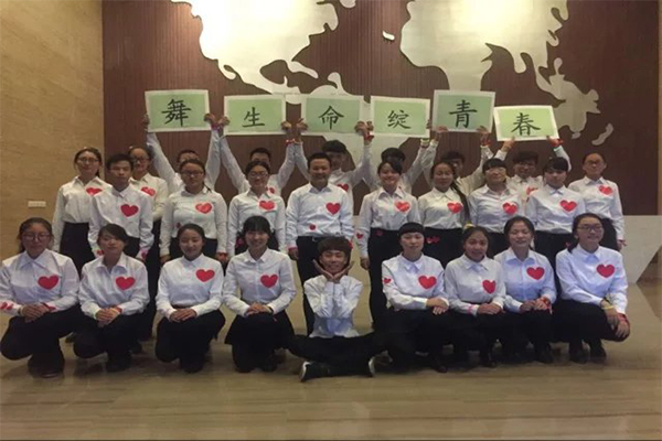 恭贺我院在350vip8888新葡的京集团第四届“指绘心影,舞动生命”手语操大赛中荣获二等奖 恭贺我院在350vip8888新葡的京集团第四届“指绘心影,舞动生命”手语操大赛中荣获二等奖