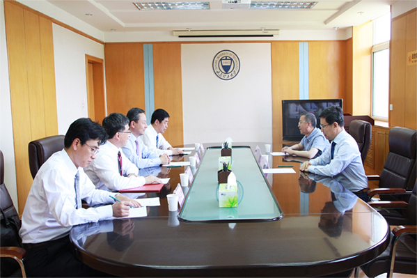 新葡的京官网举行荣聘金智新院士仪式 新葡的京官网举行荣聘金智新院士仪式