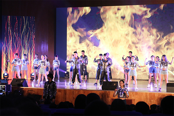 350vip8888新葡的京集团举办“青春无悔,梦想启航”2016届毕业生晚会 350vip8888新葡的京集团举办“青春无悔,梦想启航”2016届毕业生晚会